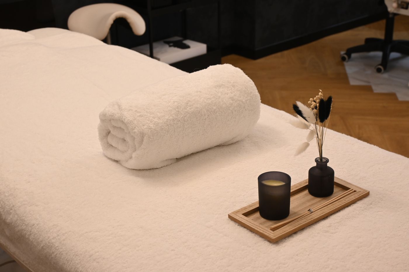 Towels and calm décor prepared for a professional massage